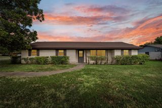 300 Ivy Lane, Hewitt, TX 76643