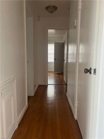 11 Markham DR, Hampton, VA 23669