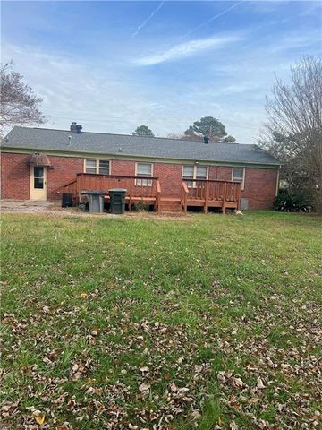 11 Markham DR, Hampton, VA 23669