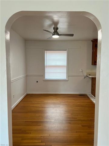 11 Markham DR, Hampton, VA 23669