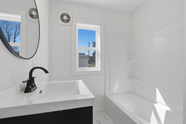 1111 33rd Street SE, Cedar Rapids, IA 52403