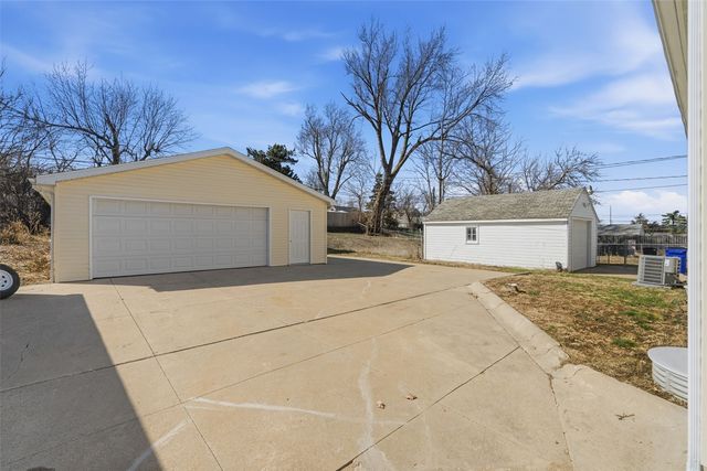 1111 33rd Street SE, Cedar Rapids, IA 52403