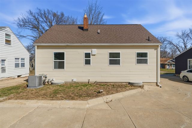 1111 33rd Street SE, Cedar Rapids, IA 52403