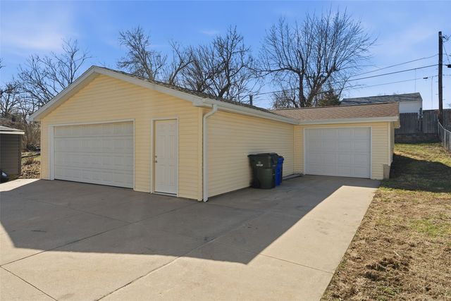 1111 33rd Street SE, Cedar Rapids, IA 52403