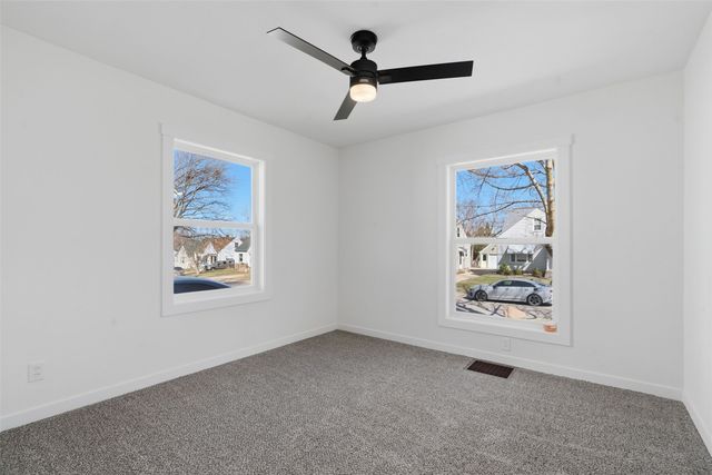 1111 33rd Street SE, Cedar Rapids, IA 52403