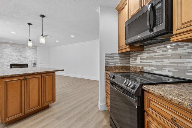 12114 RHONDA TERRACE, Seminole, FL 33772