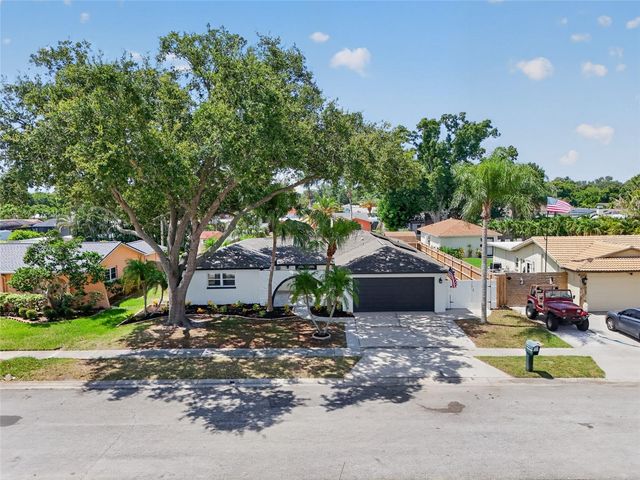 12114 RHONDA TERRACE, Seminole, FL 33772