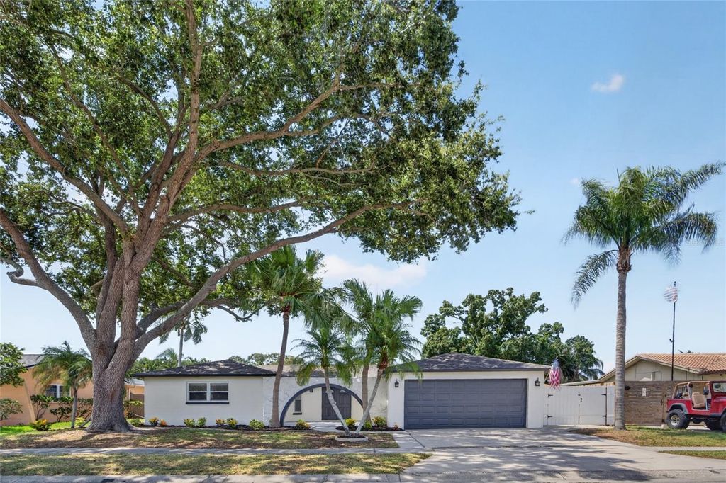 12114 RHONDA TERRACE, Seminole, FL 33772