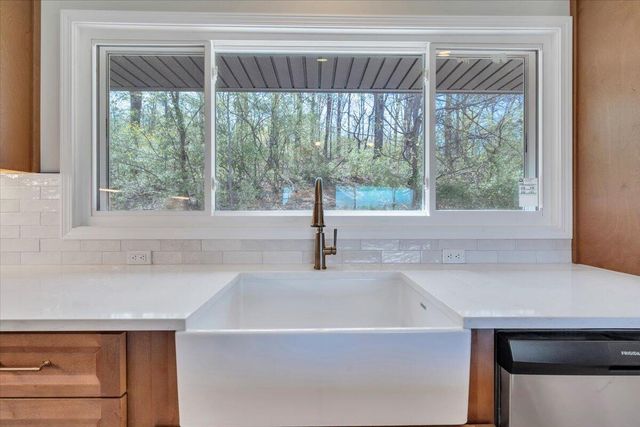 85 Little Paws LN, Buchanan, VA 24066
