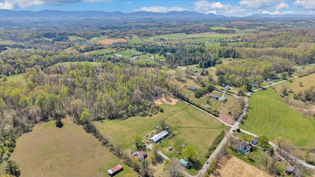 85 Little Paws LN, Buchanan, VA 24066