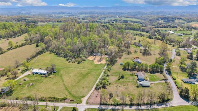 85 Little Paws LN, Buchanan, VA 24066