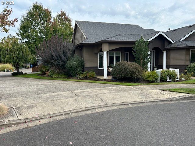 2516 MERIDIAN Dr, Woodburn, OR 97071