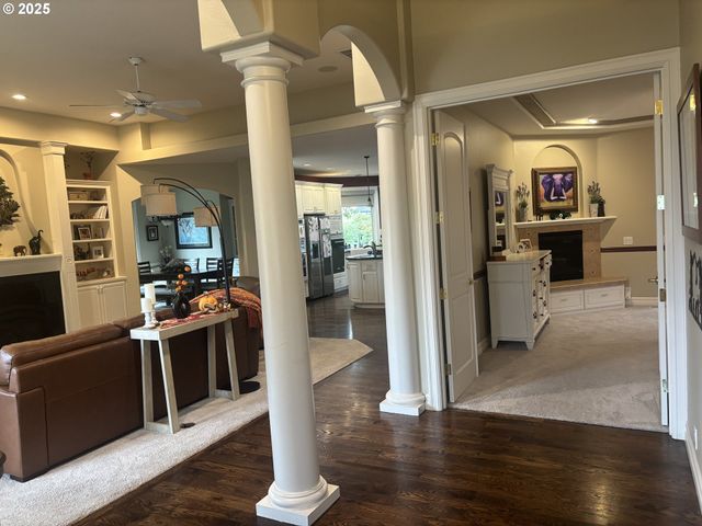 2516 MERIDIAN Dr, Woodburn, OR 97071