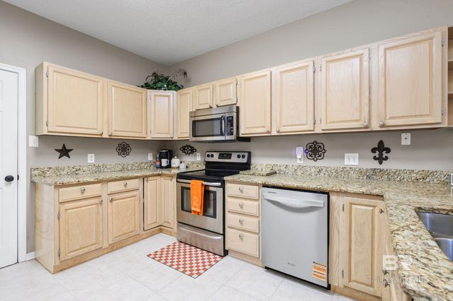 150 Lakeview Loop, Daphne, AL 36526