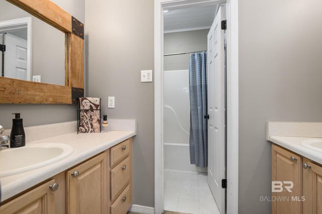 150 Lakeview Loop, Daphne, AL 36526