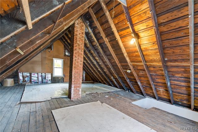 1957 Whitney Avenue, Niagara Falls, NY 14301