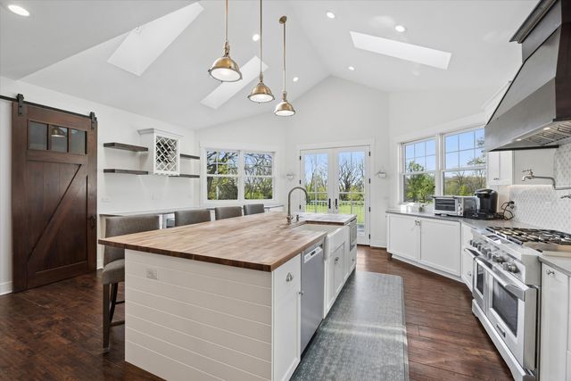 16W185 89th Street, Burr Ridge, IL 60527