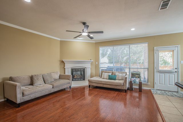 1664 Park Grove Drive, Irving, TX 75060