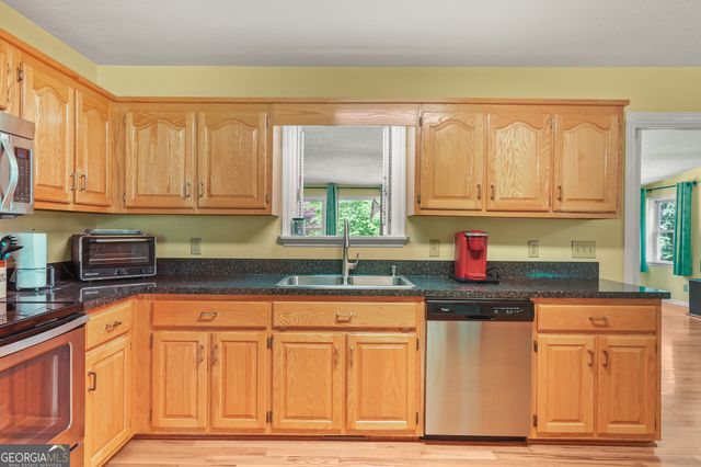 7616 Highland Oaks Dr, Young Harris, GA 30582