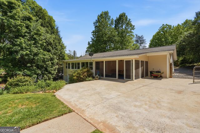 7616 Highland Oaks Dr, Young Harris, GA 30582