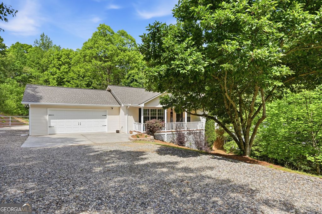 7616 Highland Oaks Dr, Young Harris, GA 30582