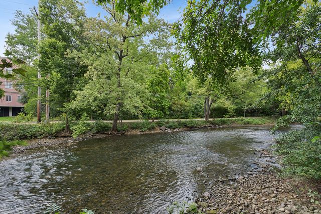 21 E Hillside Road, Naperville, IL 60540