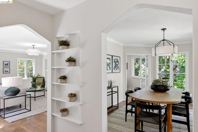 5283 Harbord Dr, Oakland, CA 94618