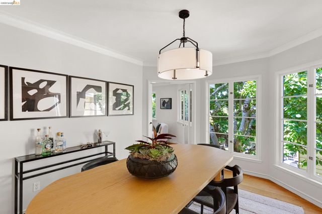 5283 Harbord Dr, Oakland, CA 94618