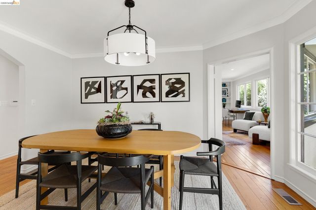5283 Harbord Dr, Oakland, CA 94618