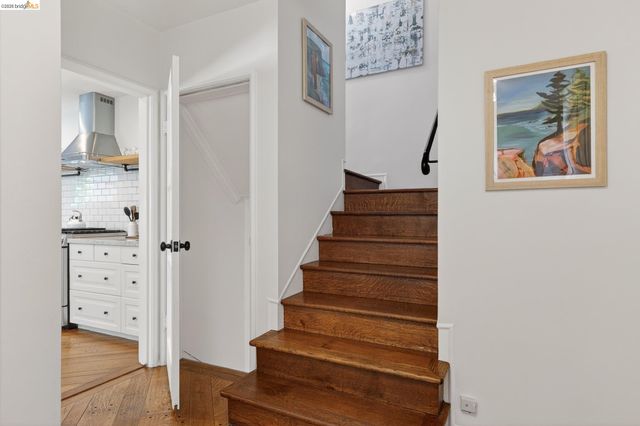 5283 Harbord Dr, Oakland, CA 94618