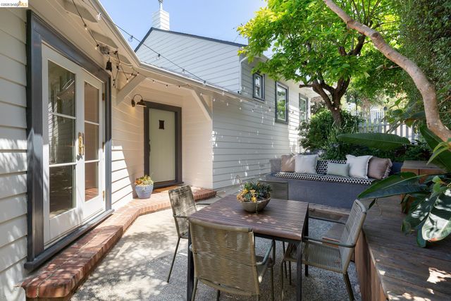 5283 Harbord Dr, Oakland, CA 94618