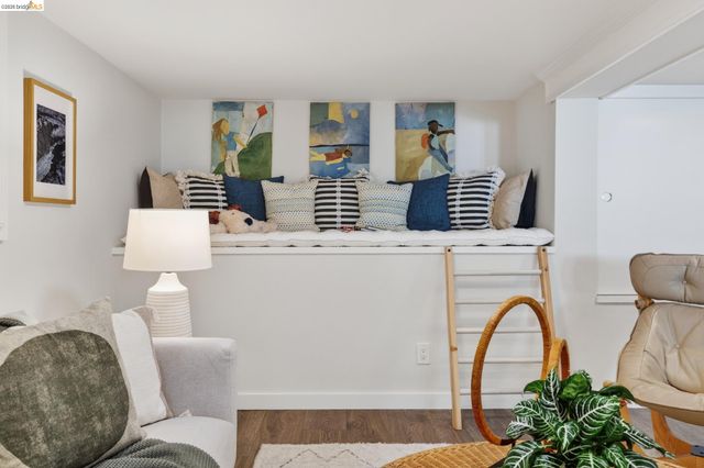 5283 Harbord Dr, Oakland, CA 94618