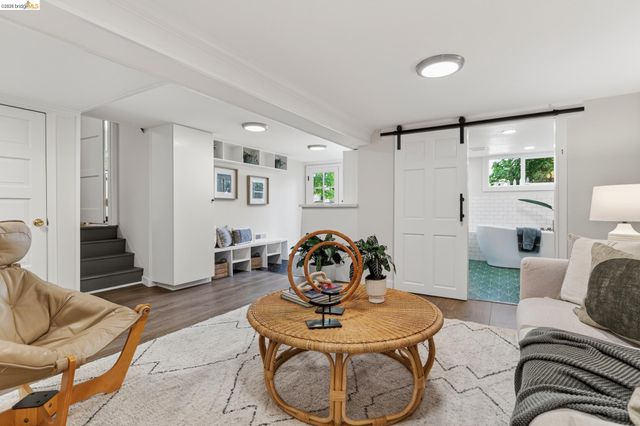 5283 Harbord Dr, Oakland, CA 94618