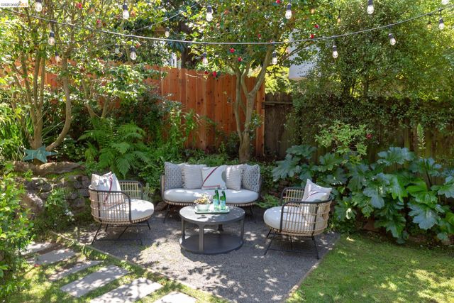 5283 Harbord Dr, Oakland, CA 94618
