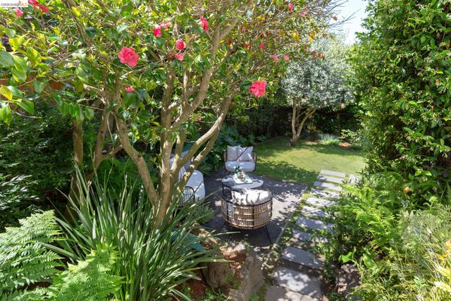 5283 Harbord Dr, Oakland, CA 94618