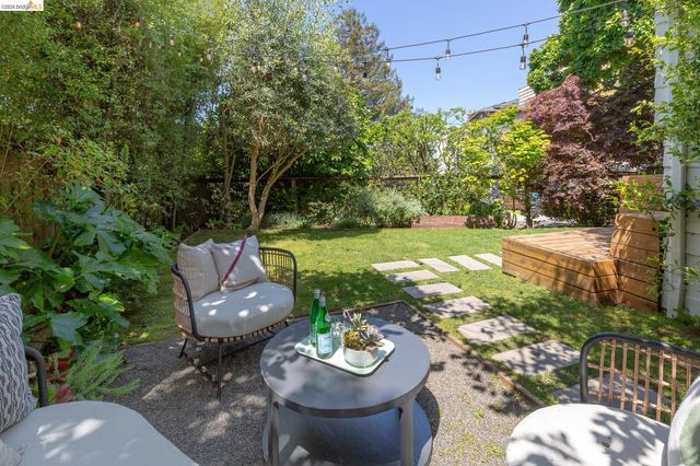 5283 Harbord Dr, Oakland, CA 94618