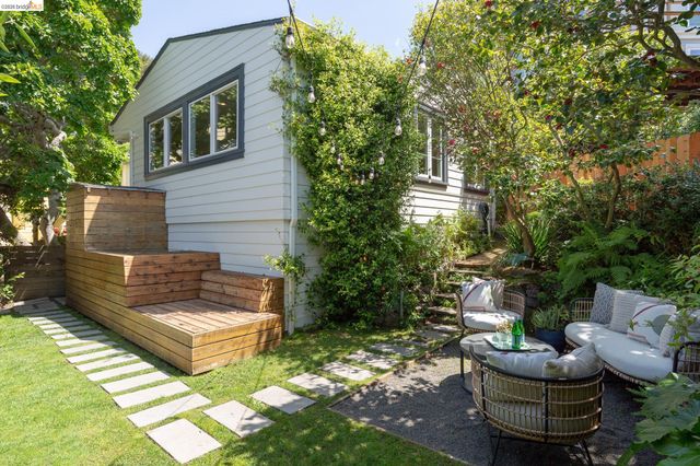 5283 Harbord Dr, Oakland, CA 94618