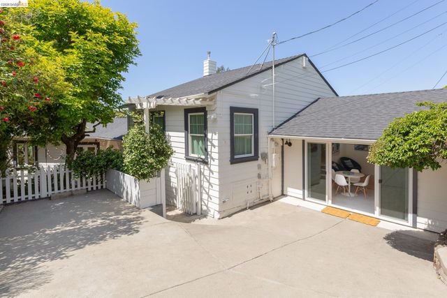 5283 Harbord Dr, Oakland, CA 94618