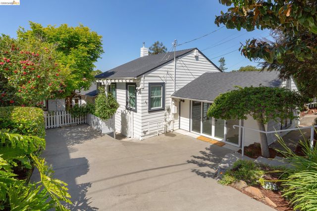 5283 Harbord Dr, Oakland, CA 94618