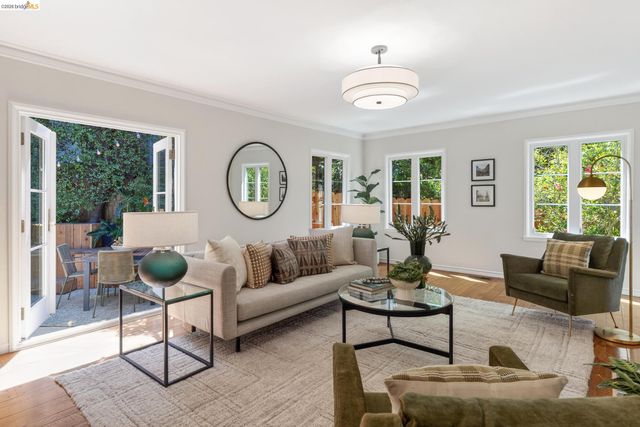 5283 Harbord Dr, Oakland, CA 94618