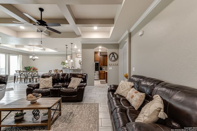 197 GENTLE BREEZE, Floresville, TX 78114
