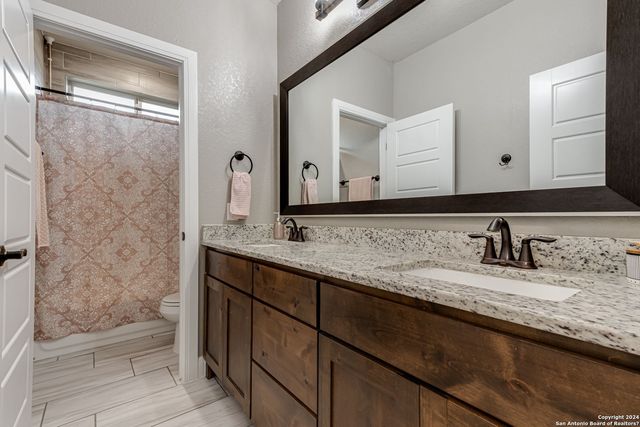 197 GENTLE BREEZE, Floresville, TX 78114