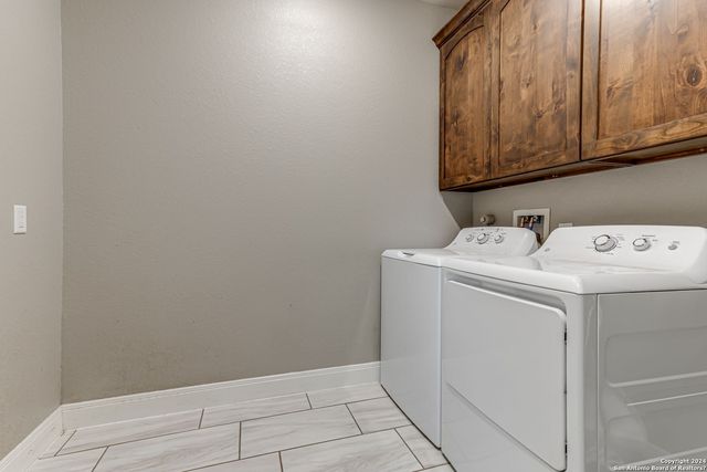197 GENTLE BREEZE, Floresville, TX 78114