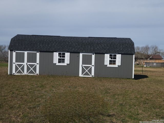 197 GENTLE BREEZE, Floresville, TX 78114
