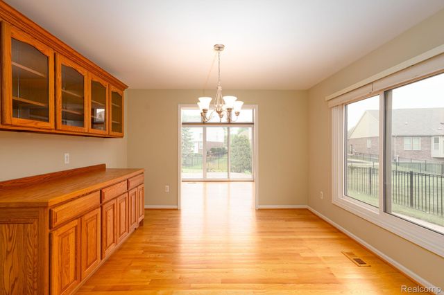 47248 Malburg Way Drive, Macomb Township, MI 48044