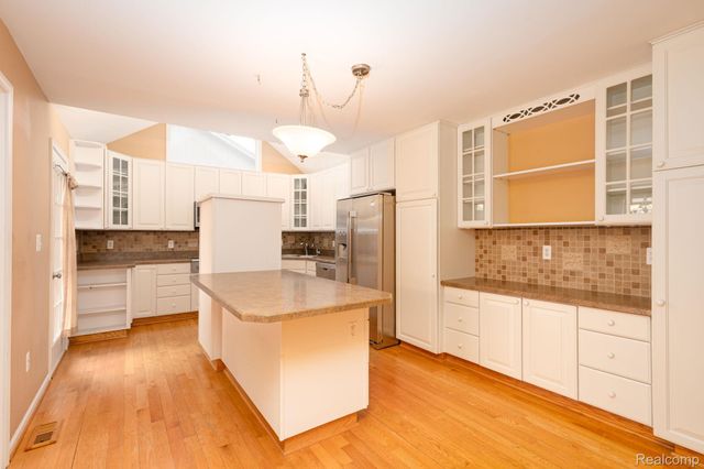 47248 Malburg Way Drive, Macomb Township, MI 48044