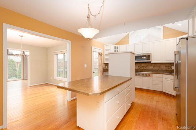 47248 Malburg Way Drive, Macomb Township, MI 48044