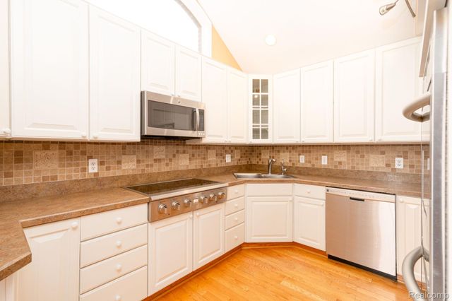 47248 Malburg Way Drive, Macomb Township, MI 48044