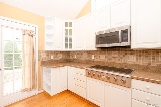 47248 Malburg Way Drive, Macomb Township, MI 48044