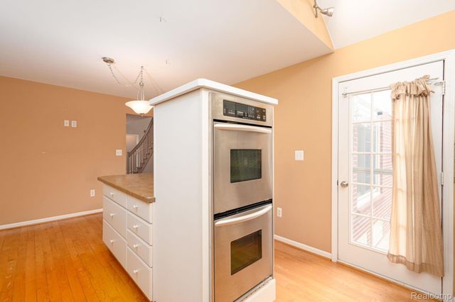 47248 Malburg Way Drive, Macomb Township, MI 48044